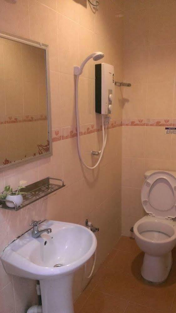 קמפונג טלוק ניפה Ombak Inn Chalet מראה חיצוני תמונה