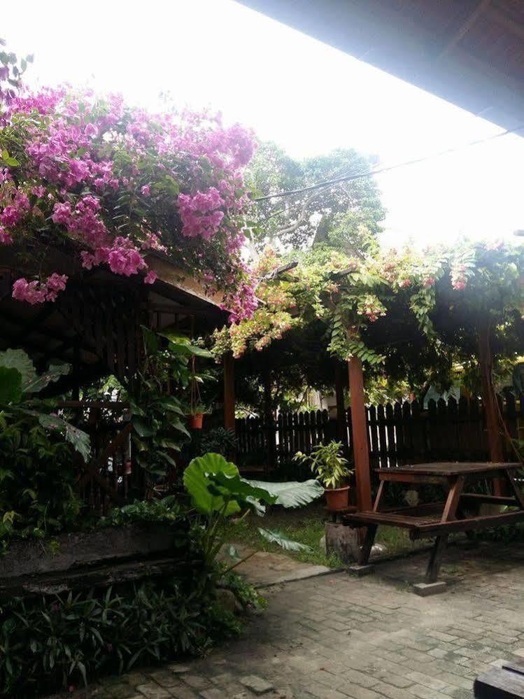 קמפונג טלוק ניפה Ombak Inn Chalet מראה חיצוני תמונה